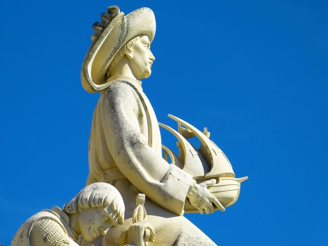 Detalle del Monumento a los Descubrimientos en Lisboa.